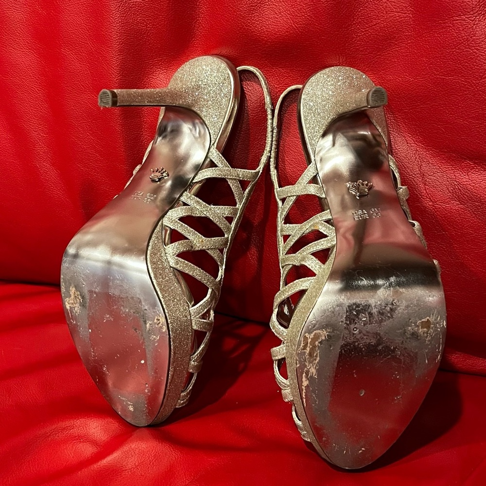 Heels - Picture 4 of 13